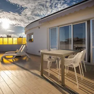 https://sunny-rooftop.splithotels.org