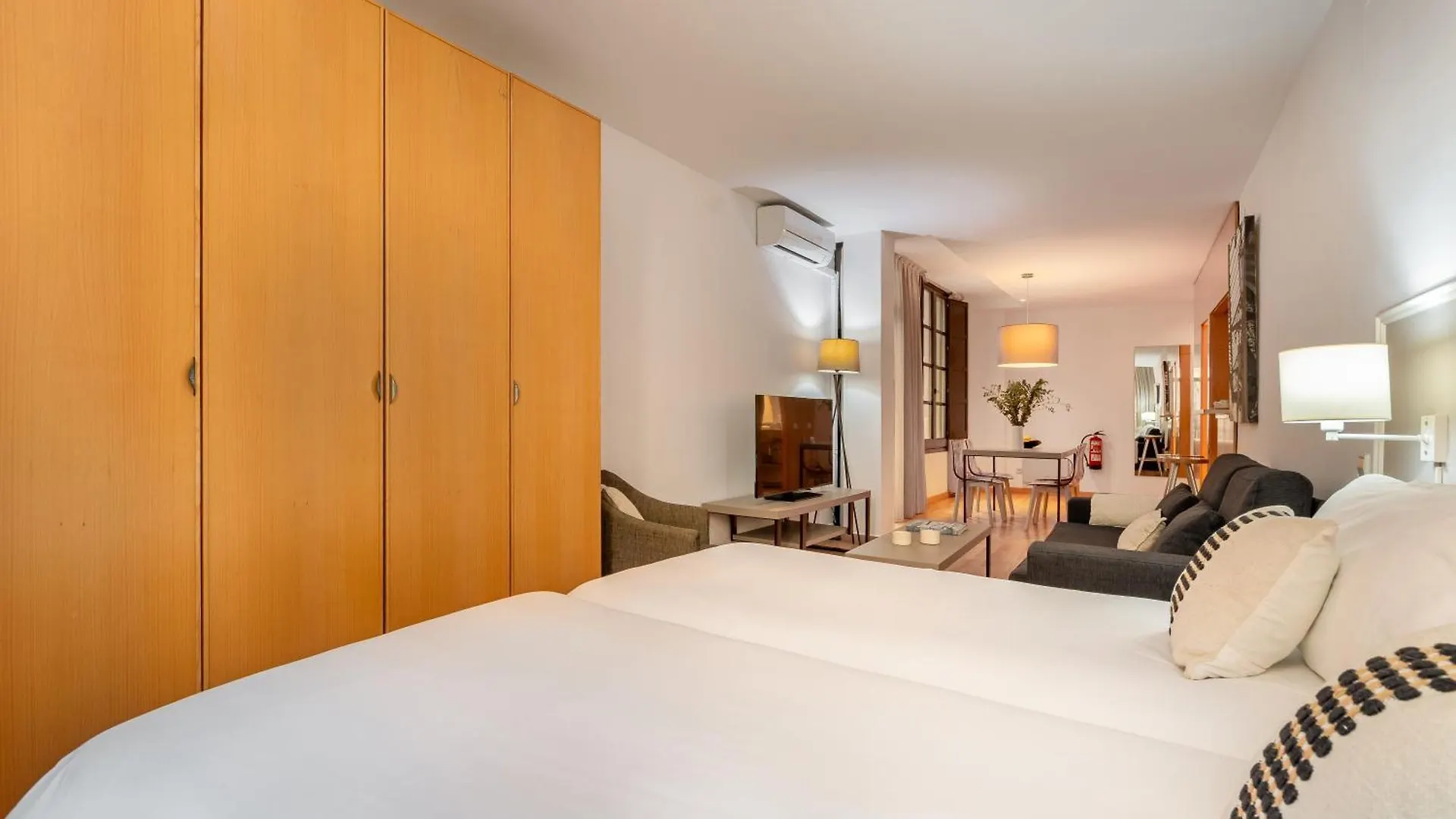 Aspasios Plaza Real Apartments Barcelona 0*,  Spain