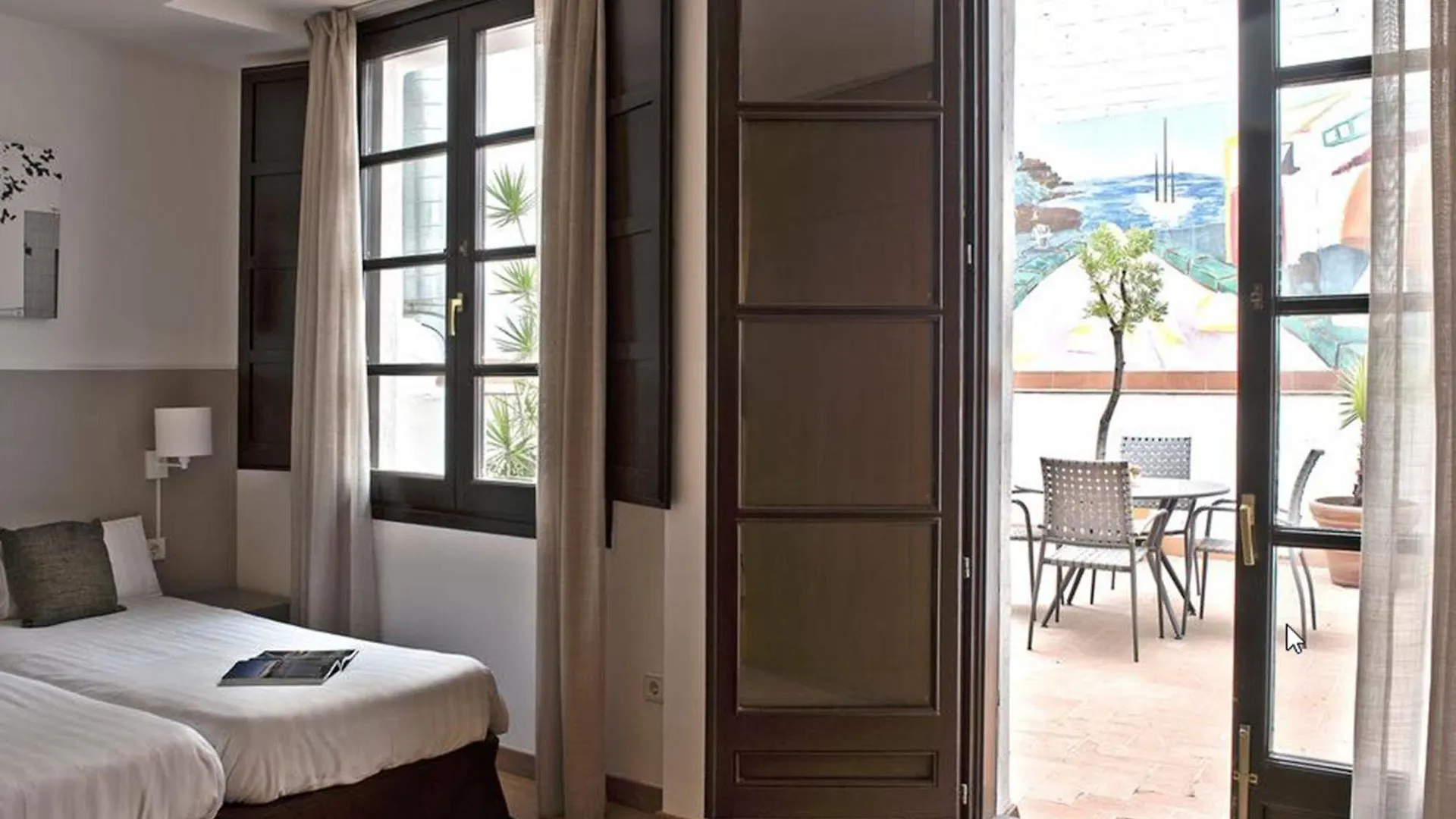 Aspasios Plaza Real Apartments Barcelona 0*,